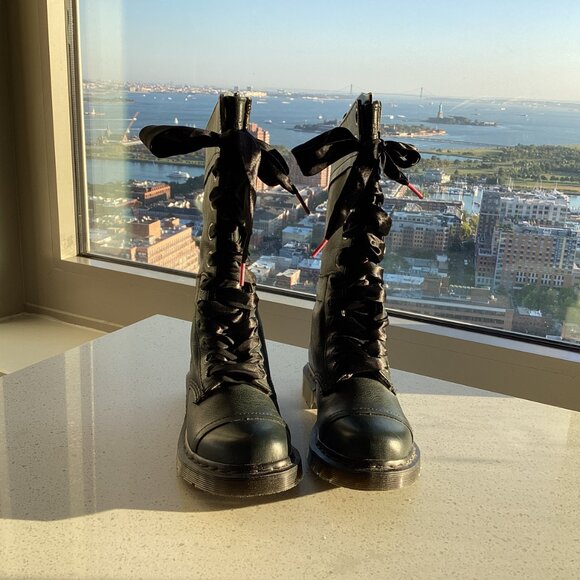 NWOB Dr. Martens Women's Triumph 1914 Two-way Boot Size US6 - Picture 5 of 7